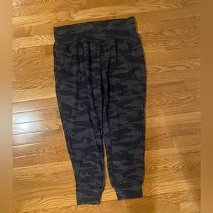 Athletes Salutation Joggers Size XL